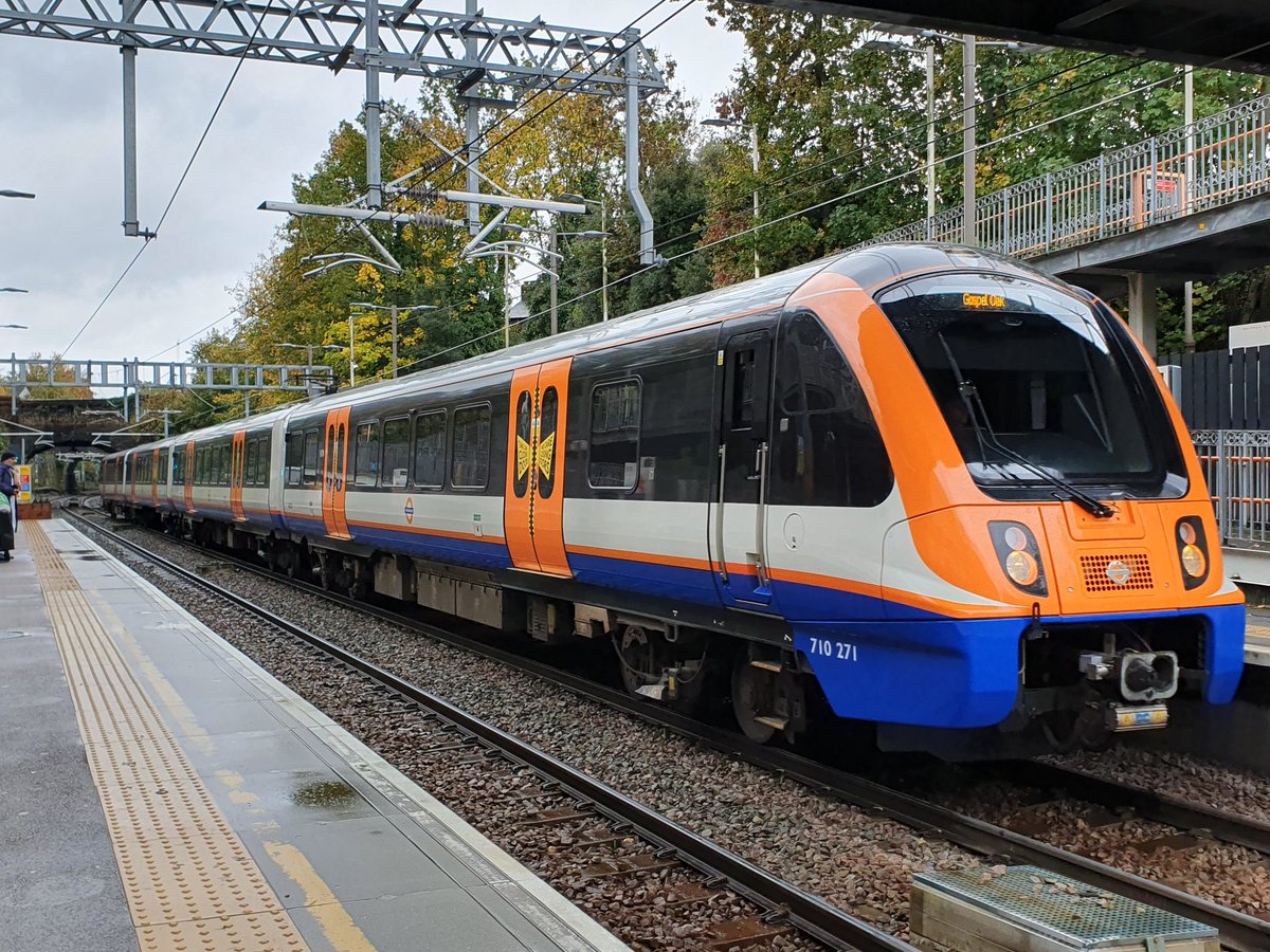 JamesTGlossop's tweet photo. London Overground 710271 seen at Walthamstow Queen's Road on Friday 10th November working a service to Gospel Oak. (10/11/2023)  #WalthamstowQueensRoad #LondonOverground #Class710 #Bombardier #London #LondonTrip https://t.co/ghvvNKb7GK