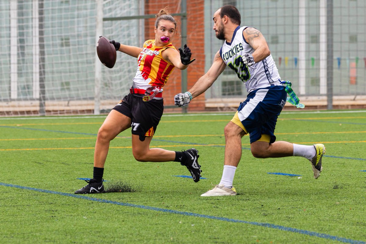 LaFosbury's tweet image. 🏈  El #FutbolFlag és un dels cinc nous esports que entren al programa olímpic de #LosAngeles2028. Parlem amb Mar Martín, jugadora dels @bcnpagesos, sobre l'estat d'aquest esport a Catalunya i com han rebut la notícia que seran esport olímpic

▶️ fosbury.cat/fosbudiary/fut…