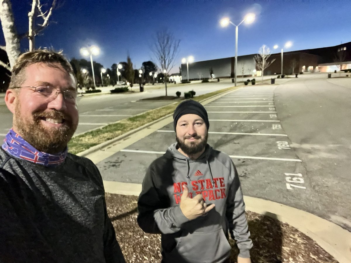 2PAX in for lessons at Schoolhouse. The Piddler let a gross set of 21s. 😬 Maybe it was because the thermometer hit 21° earlier. 🤔 ⭐️jumps, 🐻crawl, jog, lunge walk, jog, merkan, backward jog. This kept the PAX warm in the cool air.