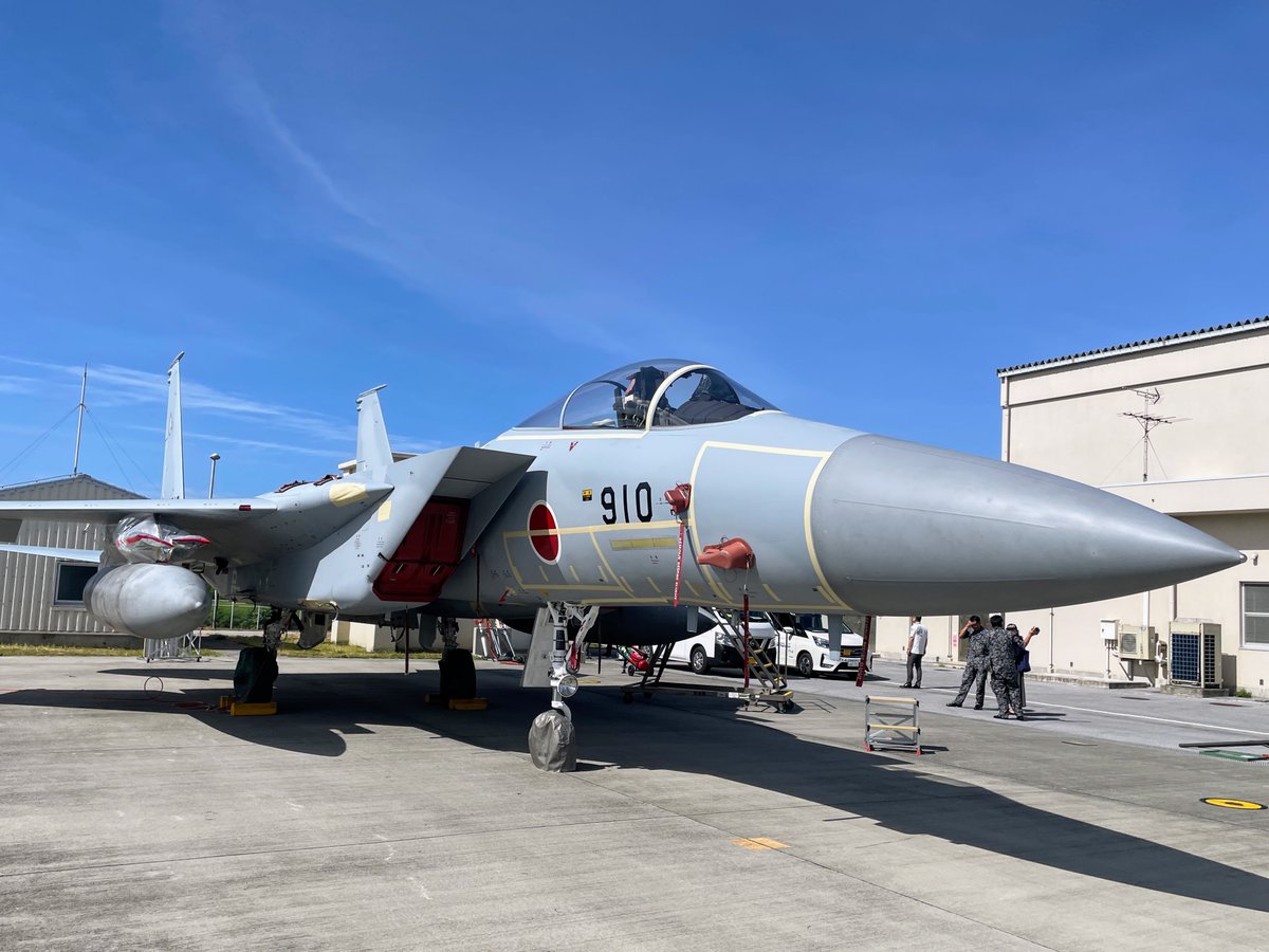 FlyTeamNews's tweet photo. 戦闘機もシャワーする？！民間機の整備士が���う那覇基地F-15の洗機とは？ https://t.co/LURsIRpf7e

#MROJapan #空自 #F15 #洗機 #那覇基地 #美ら島エアーフェスタ2023 https://t.co/dxXbAyX149