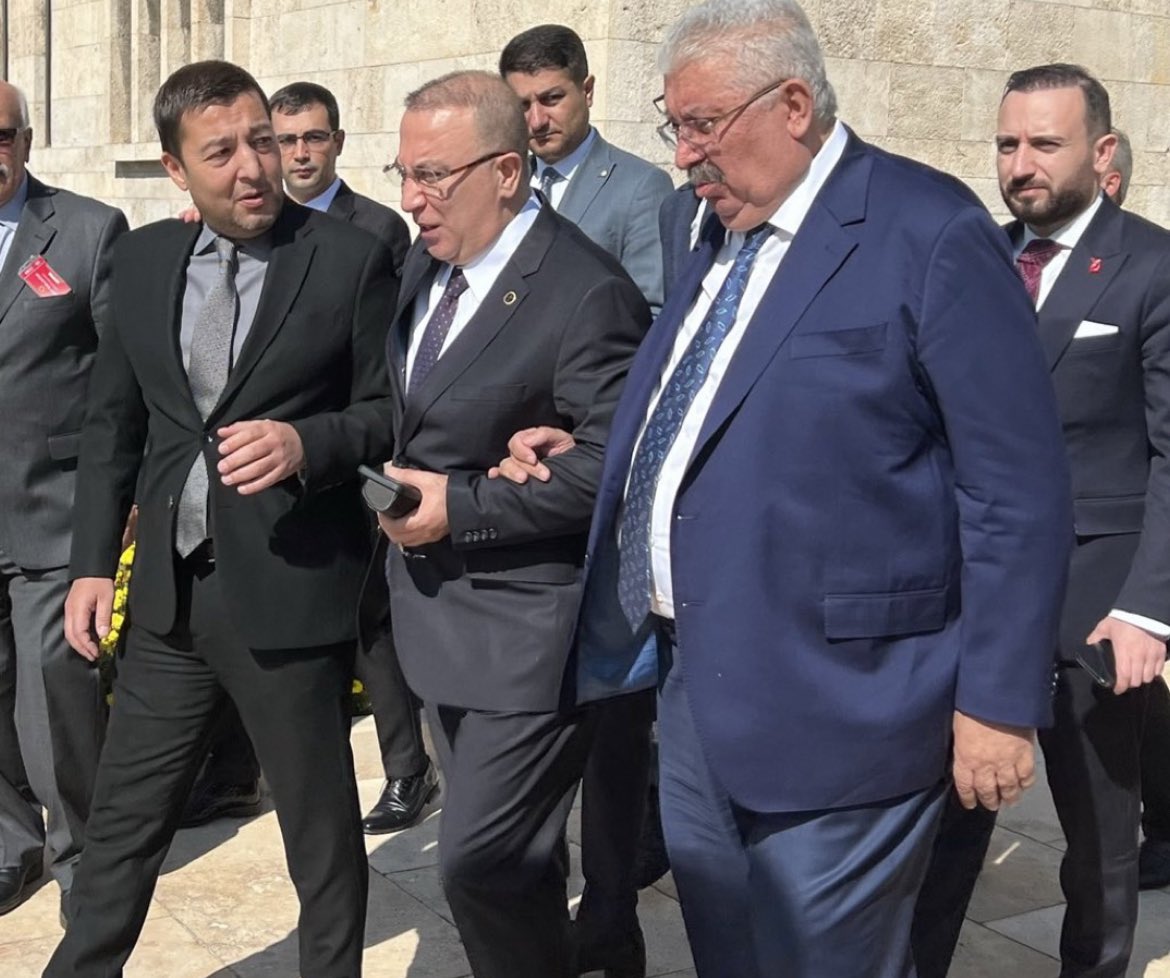 Fırtınalı havalarda bizimle kalan insanlara değer verelim. 
Zira güneşli bir günde bütün kumsallar tıka basa doludur…

MHP Genel Başkan Yardımcısı 
İstanbul Milletvekilimiz Sn. Dr. <a href="/UlviYonter/">Dr.İzzet Ulvi YÖNTER</a>