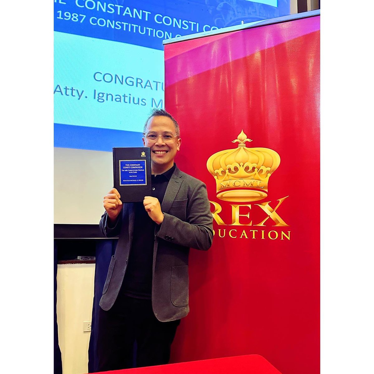 MickeyInglesLaw's tweet image. The Constant Consti Companion is officially out!

This book is for my family,
for IU (@_IUofficial)
for BTS, 
for Fr. B.

Get your copies now from @_rexeducation!

#TheConstantConstiCompanion