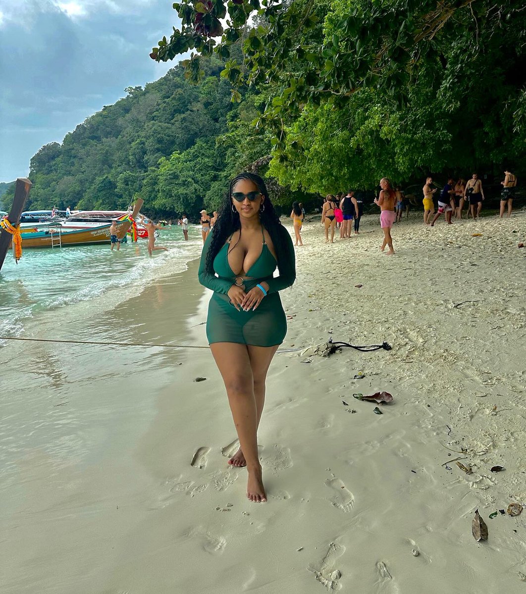 Mathikazi_Dweba's tweet image. My vibe right now is just living life