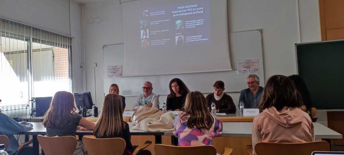 Meleban's tweet image. Debate sobre las experiencias #TRIC en la era d la #IA con #saracastillero pta. @Periodistas_APA; #GuillermoSánchezGuiu y #JuanMorata IES #RamónyCajal de Zgz; @patriciagascon responsable Red #TRIC y  @carlosgurpegui
Presenta #PatriciaGonzálezAldea @congresoCICID
@GICIDUZ
@unizar