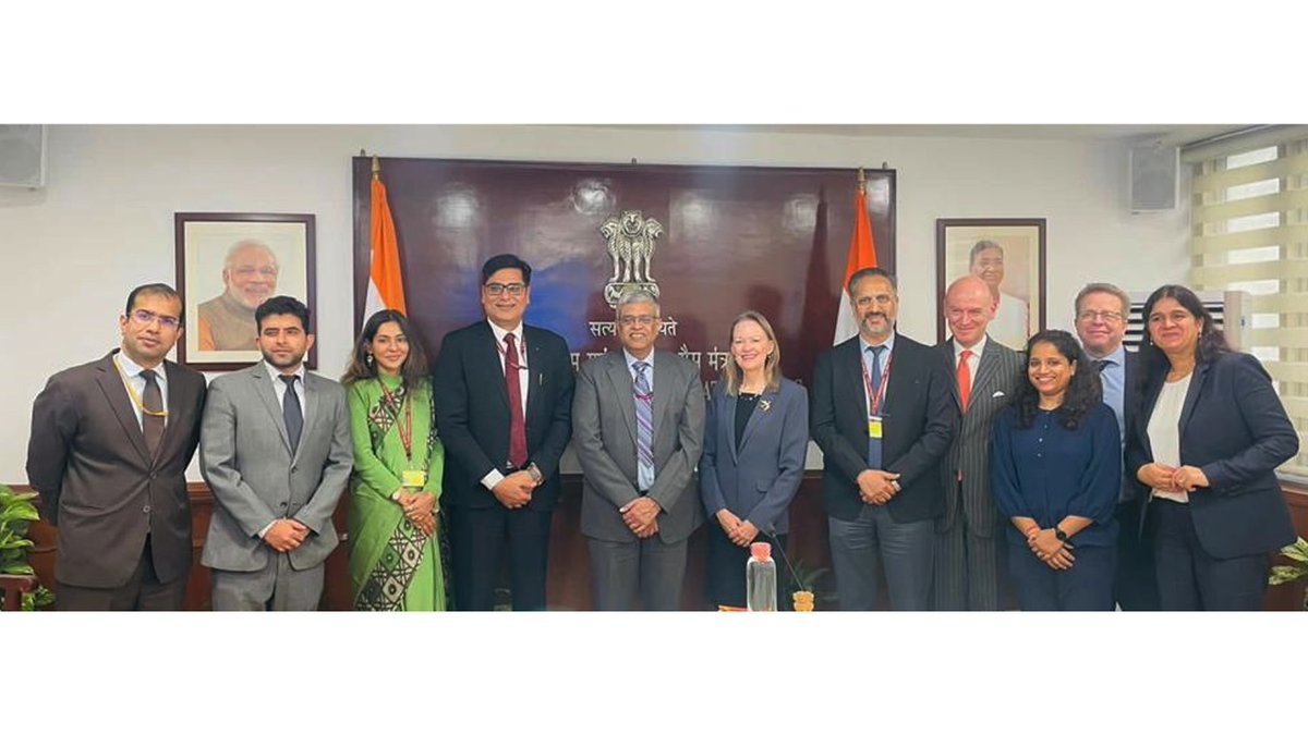 Today, @Secretary_MoPNG met with @IEA's delegation led by @AmbMaryWarlick Deputy Executive Director, IEA in New Delhi. Discussion focused on strengthening India-IEA collaboration on #EnergySecurity, #EnergyTransition, and global outlook.
#EnergyCooperation🌐