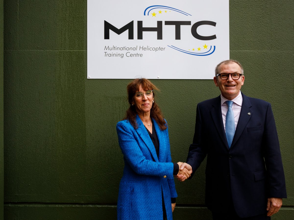 defesa_pt's tweet image. Sabia que #Portugal é a sede do maior centro 🇪🇺 de formação em helicópteros? O centro #MHTC, da
@EUDefenceAgency, já está na Base Aérea nº 1, em #Sintra. Recebido o testemunho, segue-se o investimento de 6M€ p/instalações definitivas onde anualmente vão treinar 250 militares.