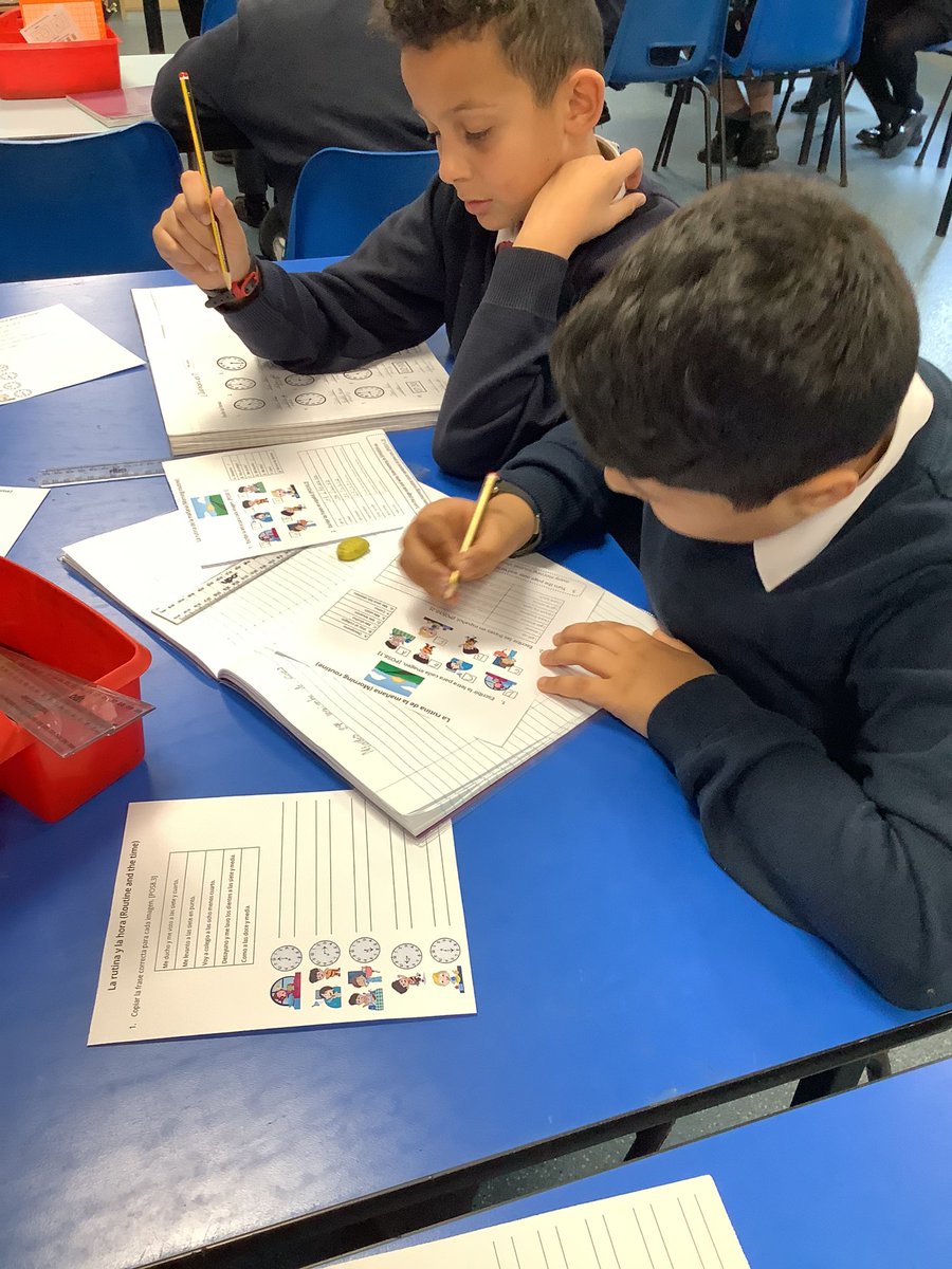 C6Pleasant's tweet photo. Talking about our morning routines and the times we do them in Spanish today. @PleasantStPrim @MFLPleasantSt https://t.co/248tVE0gIU