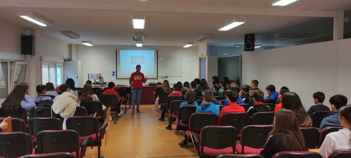 'El pasado viernes contamos con la vista de Juan, sexólogo de @xatsexologia, que impartió un taller de educación afectivo-sexual con el alumnado de 1º y 2º de ESO del <a href="/IESADAJA/">IES ADAJA</a>, una formación muy necesaria, que esperamos haya sido interesante y útil para ellos'.
#somosadaja