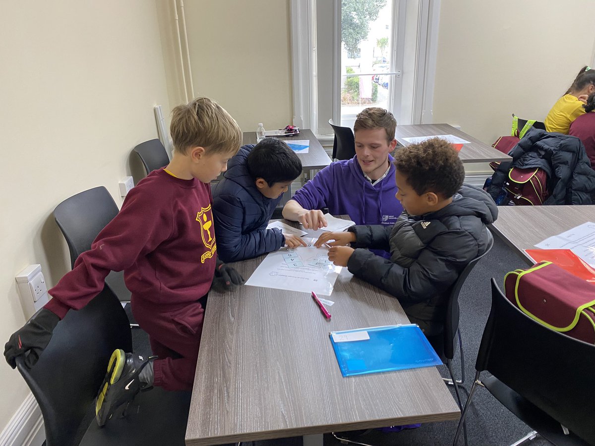 Helen Lewis tweet media