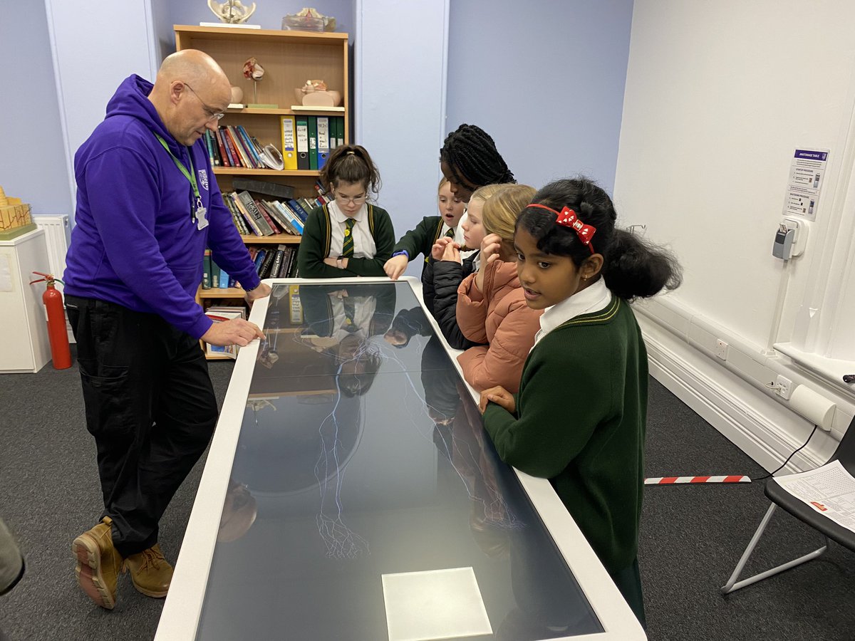 Helen Lewis tweet media