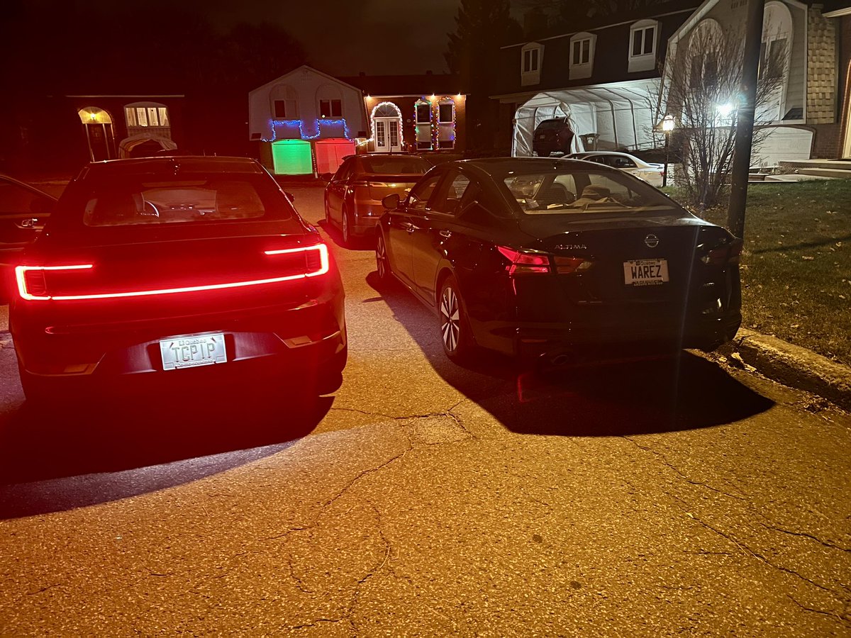 nicolasmailloux's tweet image. #warez #tcpip
Friend and I :)