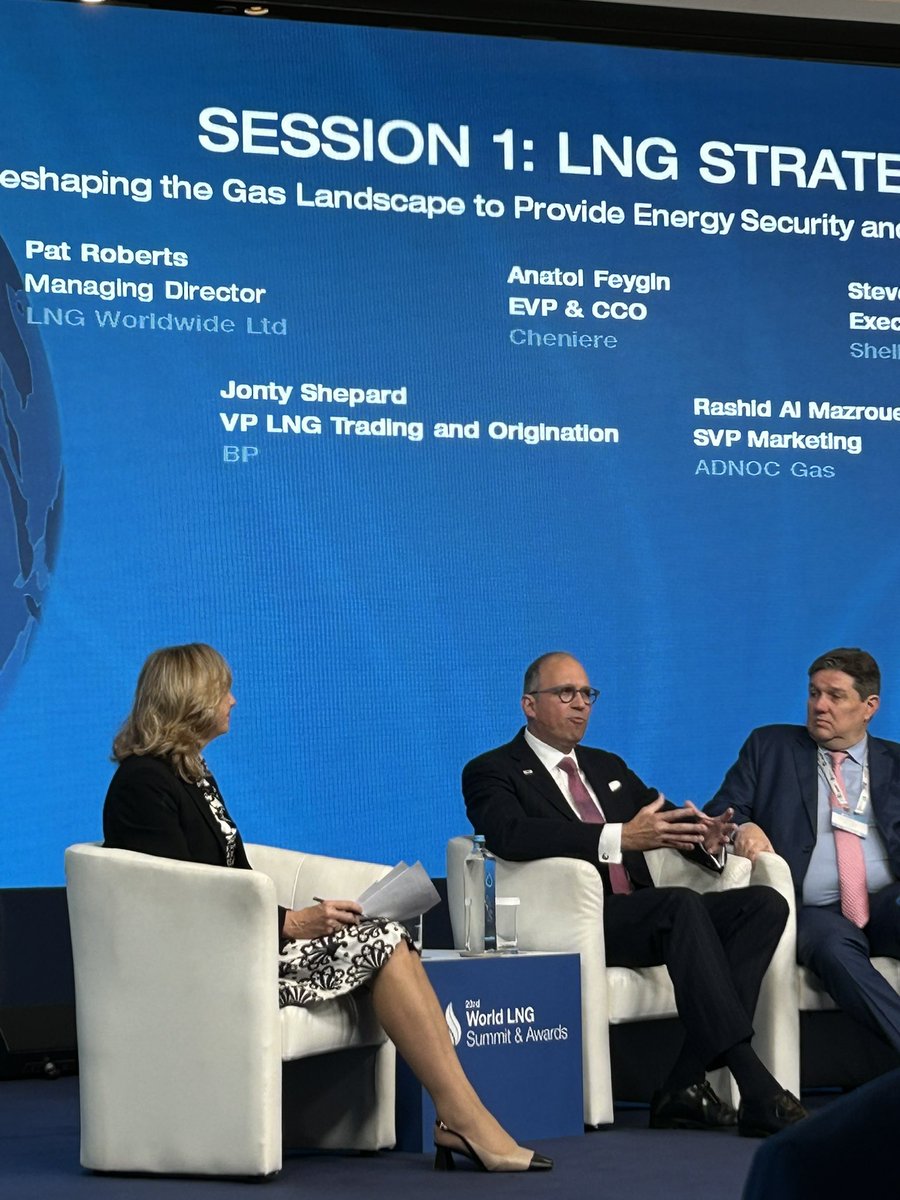 SusanSakmar's tweet photo. Strategy Panel @Worldlngevent 
“What will the #LNG industry look like in 2040?”  Consensus around: 
1) LNG market will grow - some think to 700MT
2) LNG continues to displace coal esp in Asia 
3) LNG & natgas key to backup growing renewables 
4) LNG value chain continues to decarbonize. 
#WorldLNGSummit #USLNG #ONGT