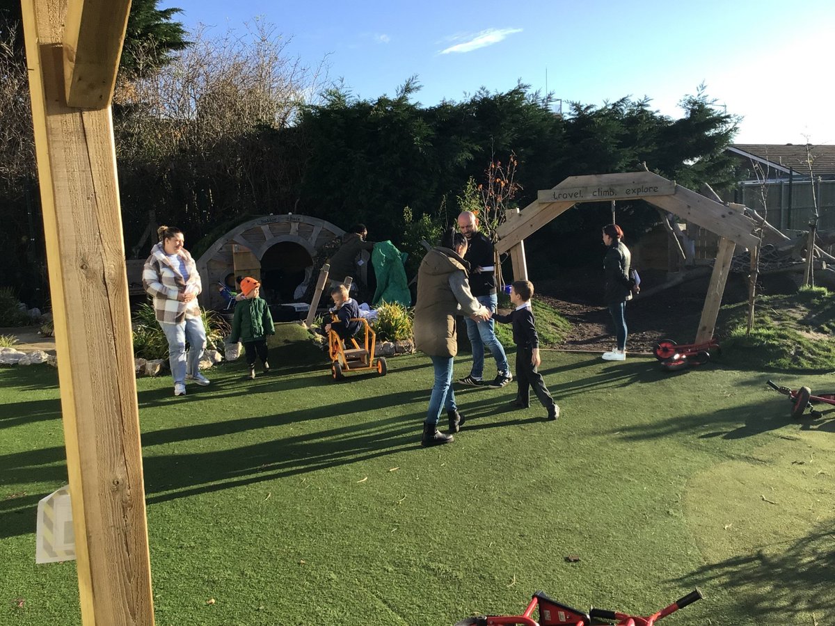 parkacademybost's tweet photo. Reception have hosted their first Stay and Play of the year, parents had a great morning spending time playing and exploring in our new classroom.
Thank you to all that came along 😀 https://t.co/NjB6yLI6IQ