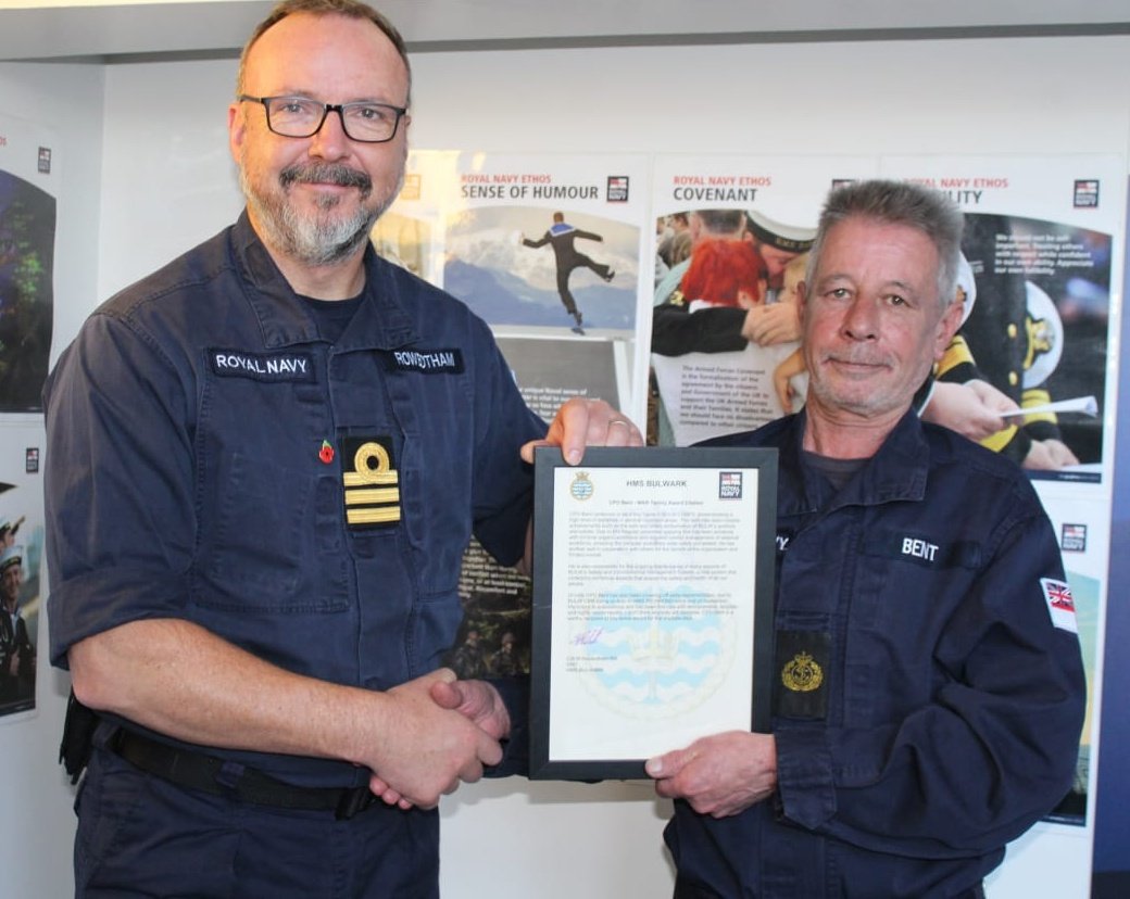 BZ to Chief Petty Officer Bent, who was presented with the Executive/Warfare Dept Termly Award by our Senior Naval Officer (SNO) for his superb contribution to our ongoing regeneration. His commitment and work-ethic have been noteworthy. #RecogniseAndReward #TeamBULW