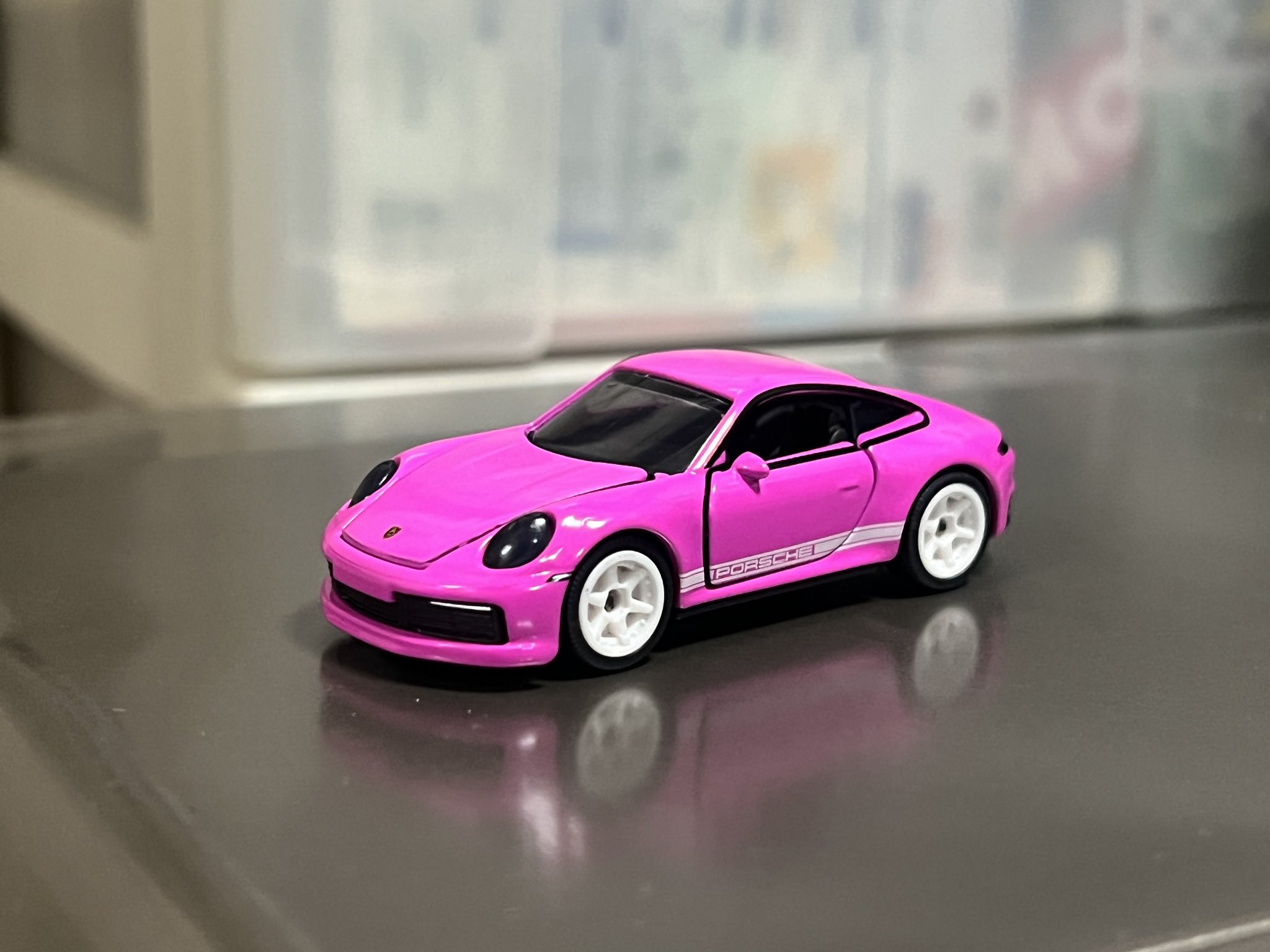 新品 1/43 ミニチャンプス ポルシェ 992.1 911 GTS ピンク Minichamps 1:43 Porsche 911 (992) Targa 4 GTS year 2022 star
