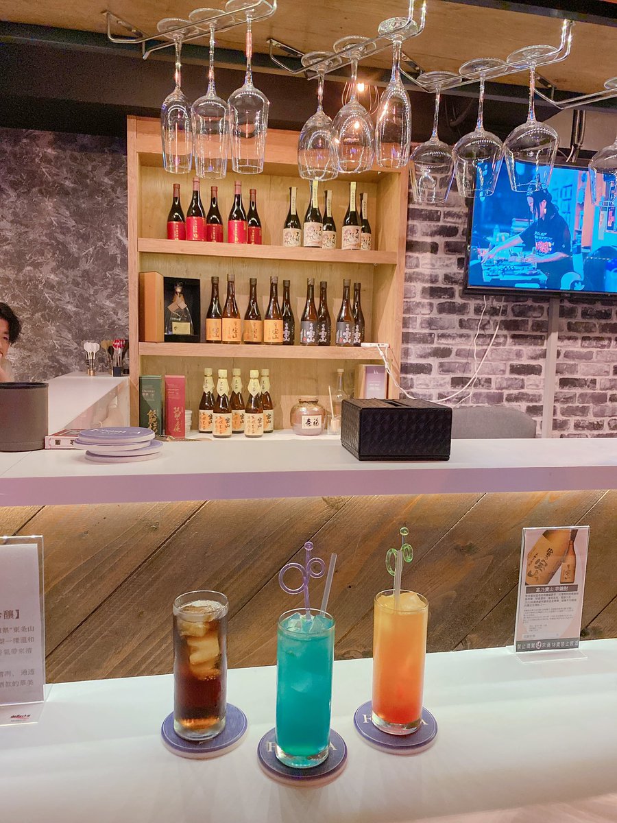 晶さんの誕生日なのでバーに行って、チャイナブルー注文しました🥰🥰
誕生日おめでとうございます🎊🎁