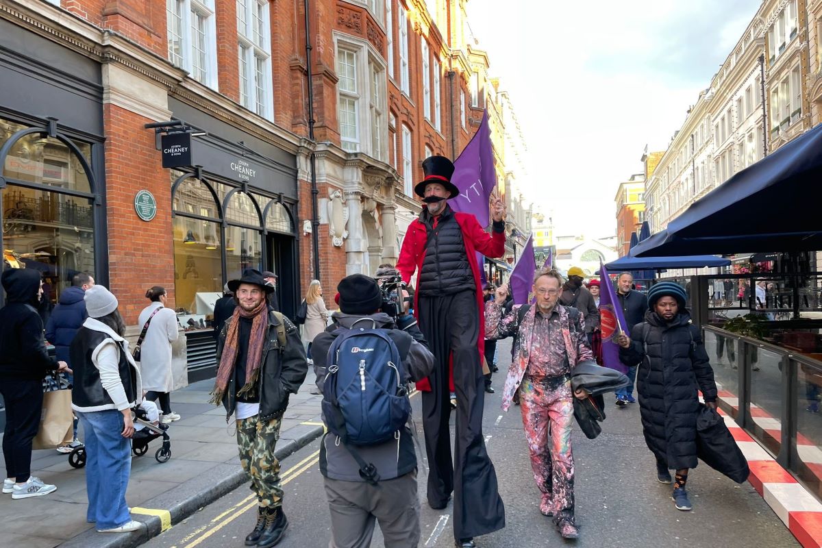 ICYMI: Performers' union <a href="/EquityUK/">Equity</a> put together petition addressed to <a href="/CityWestminster/">Westminster City Council</a>'s leader calling for licensing regulations for street performers in Covent Garden to be revoked