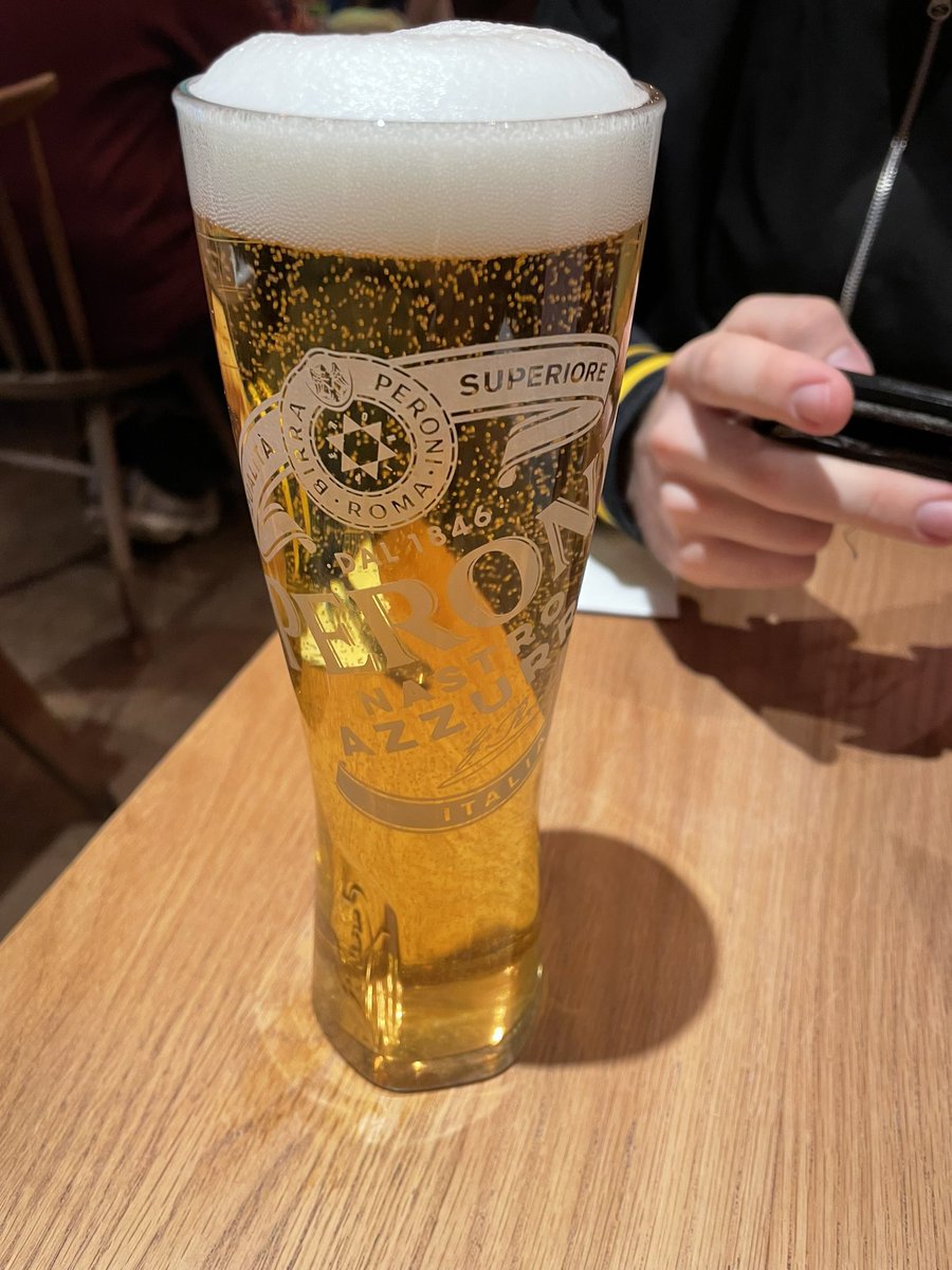 Airport beers are the best beers!! On our way to Backa Topola! ⚒️⚒️⚒️ #coyi #irons #westham #UEL #hammers #backatopola