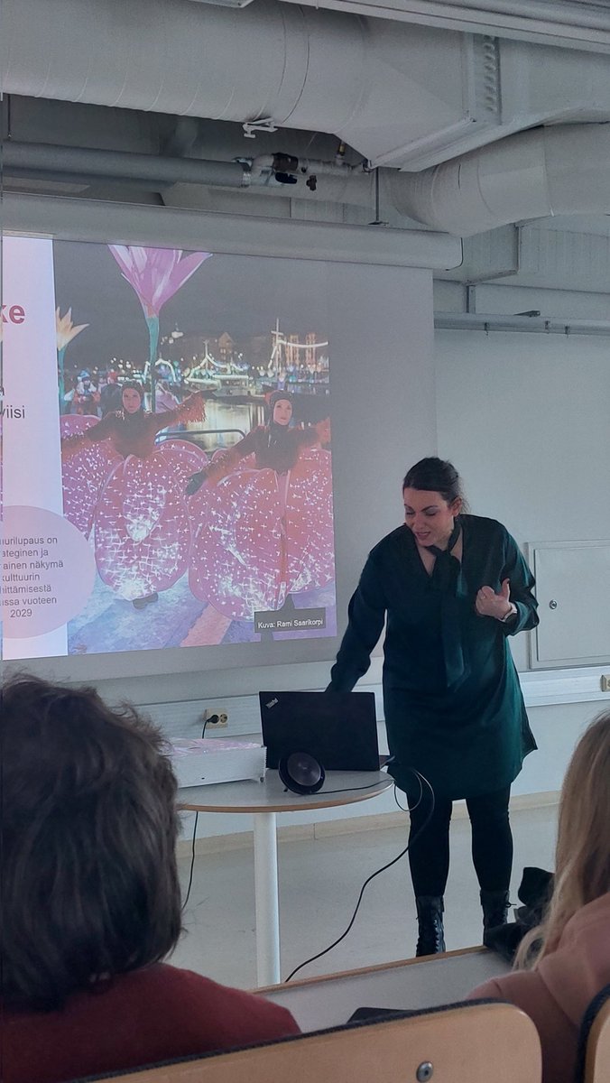 PakMarjo's tweet image. Turussa kaupungin strategiassa kulttuuriin panostaminen näkyy mm. kulttuurin kärkihankkeena, jota esitteli @PulkkinenHeidi #kulttuuri #taiteidentalo #turku