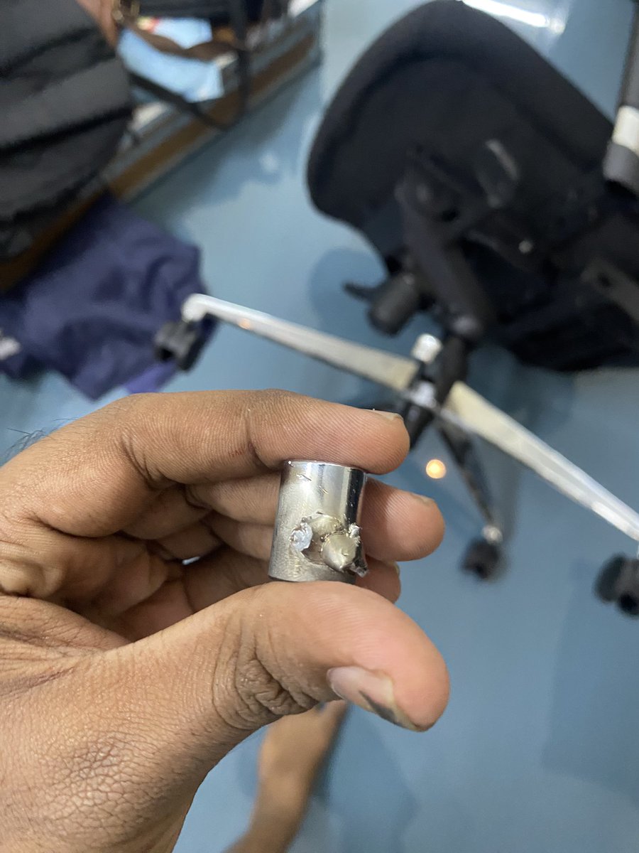 Kailas425's tweet photo. 🚨 Urgent @TheSleepCompany Complaint 🚨

Bought "SmartGRID Stylux Chair" on Nov 29, '23. 4 PM, crucial part broke, causing injuries. 🤕 Contacted customer care, shared pics &amp; videos. They discussed replacement but ignored injuries.

#SleepCompany #CustomerSafety #consumerRights https://t.co/Yc3cWviPd2