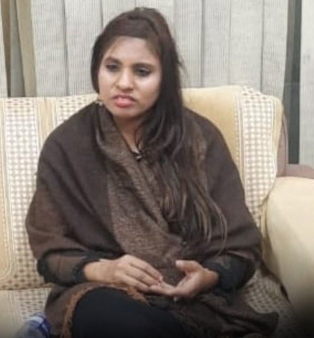 Anju from Alwar of Rajasthan who left her husband and child and went to Pakistan and married her Facebook friend Nasrullah , has returned back to India. 

She says, 'I am happy...I don't want to comment'.

ISI trained ??

#Anju #Pakistan #India #AnjuNasrullah