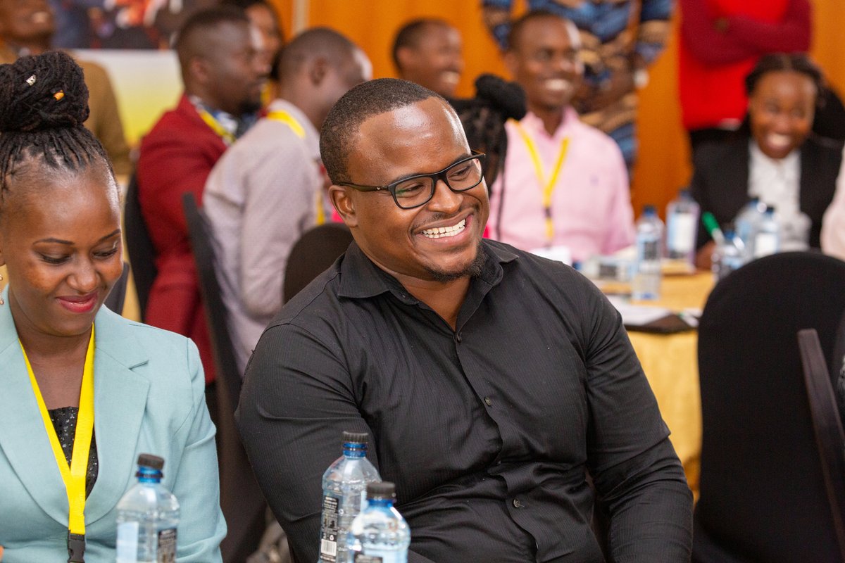 elfafrica1's tweet image. @kennjiruken from Uungwana Institute guided the Fellows through a session on managing ethical dilemmas in public service. The Fellows gained invaluable insights into recognizing ethical tensions faced by public servants and the strategic approaches to resolving them. #PSELFWeek