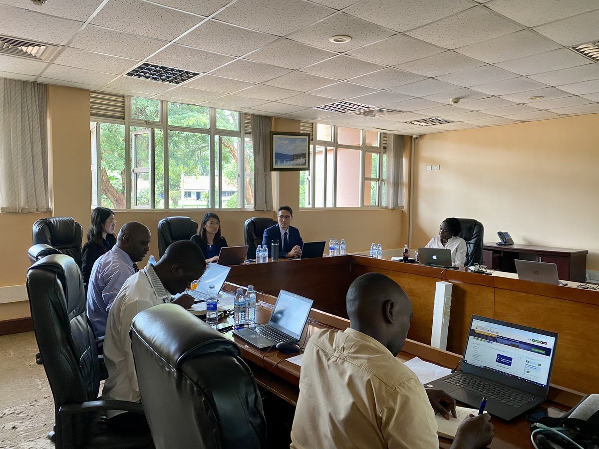 CSCU is hosting a team from @ChandlerINST Singapore led by the Dean of the Institute, Mr. Kenneth Sim. CSCU team is being facilitated on e-learning management. This is in the wake of @mopsuganda digitizing capacity development and training of public servants across the country.