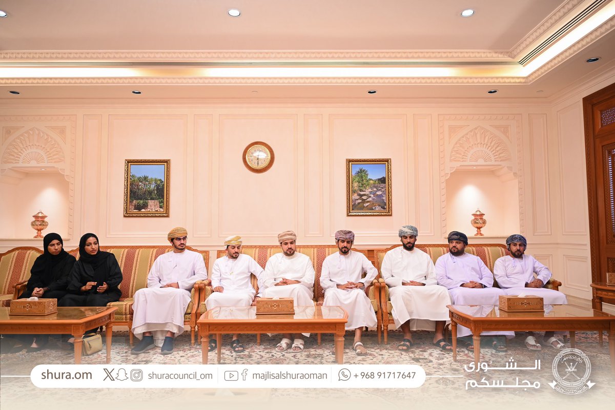 💠 رئيس #مجلس_الشورى، وبحضور عددٍ من أعضاء المجلس، يلتقي مع ممثلي أعضاء الهيئة الأكاديمية بالكليات المهنية، وذلك لمناقشة:
🔹مقترح الجدول الأكاديمي الموحد للمؤسسات الأكاديمية بالدولة.
🔹آلية معالجة أصحاب عقود الشركات المؤقتة للكادر الأكاديمي من العمانيين العاملين بالكليات المهنية.