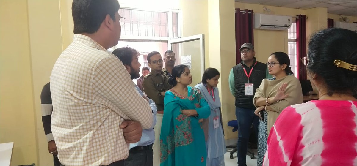 कलेक्टर एवं जिला निर्वाचन अधिकारी सुश्री तन्वी हुड्डा एवं पुलिस अधीक्षक श्री अगम जैन द्वारा मतगणना स्थल पर मतगणना हेतु की जा रही तैयारियों का निरीक्षण किया तथा निर्बाध रूप से मतगणना कार्य संपन्न करवाए जाने हेतु मतगणना कार्य के लिए नियुक्त नोडल अधिकारियों को निर्देशित किया।