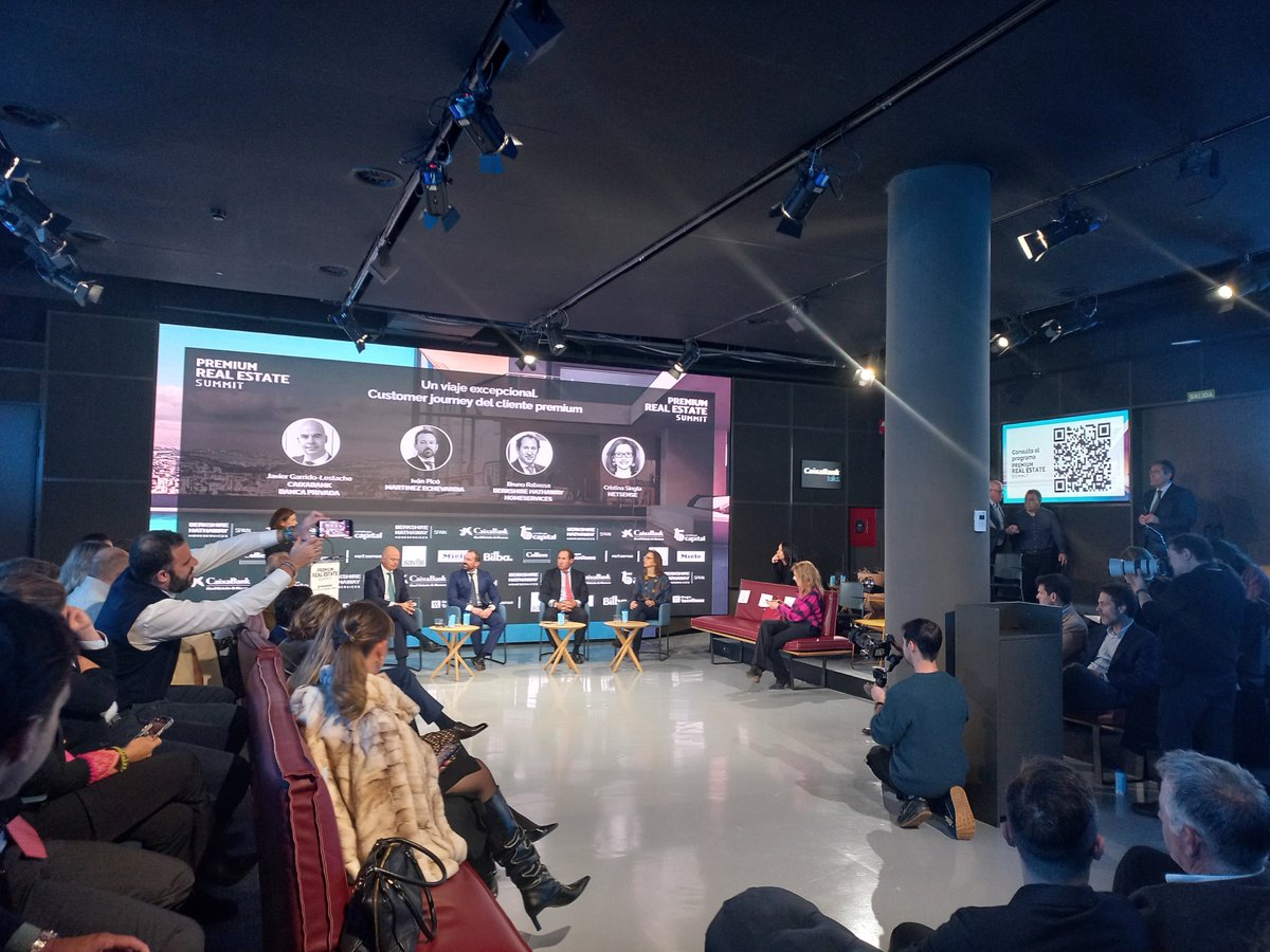 Nuestra CEO Cristina Singla, modera la mesa sobre el Customer Journey del cliente premium en el #PremiumRealEstateSummit que se celebra en Madrid. Un lujo estar con Bruno Rabassa de <a href="/BHHSRealEstate/">Berkshire Hathaway HomeServices</a>, Javier Garrido-Lestache de <a href="/caixabank/">CaixaBank</a> e Iván Picó de <a href="/ME_abogados/">Martínez-Echevarría</a> #PRES2023