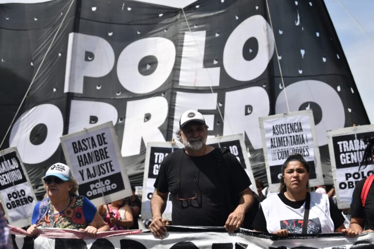 SE LLAMA EL POLO OBRERO 

👉 Ninguno trabaja, ninguno es obrero.
👉 Son todos parásitos del Estado 
👉 La mayoría son extranjeros 
👉 Viven de nuestro sacrificio 
👉 Tienen salud, y educación gratis 
👉 Reclaman todo el tiempo 

RT si hay que sacarle la caja estas LACRAS!