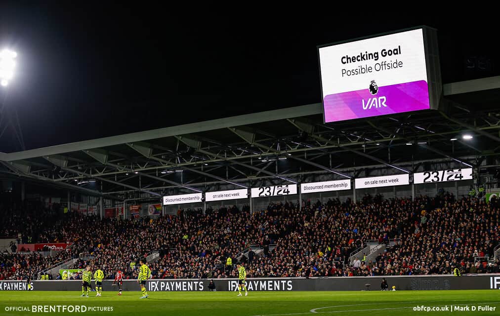 ARTICLE: This Christmas, I’m giving thanks for VAR... Beesotted contributor @PeterCrumpler offers his tongue in cheek thanks to VAR beesotted.com/this-christmas… #BrentfordFC