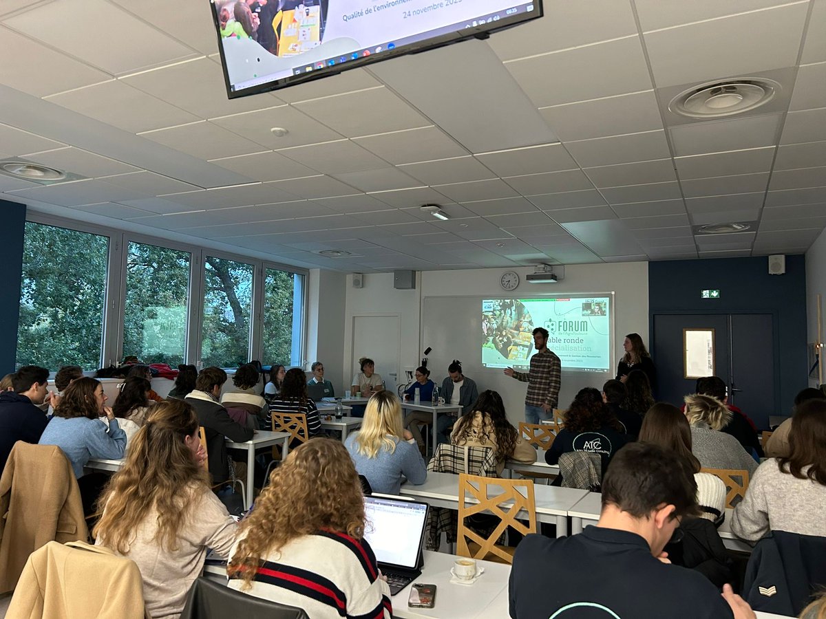 Un grand merci à tous les participants de cette nouvelle version du #Forum de l'AgroToulouse, co-organisée avec les élèves de l'école. ✅ 260 élèves participants ✅ 88 diplômés et structures présentes sur les stands, les tables rondes et les conférences ✅ 3 associations d'alumni