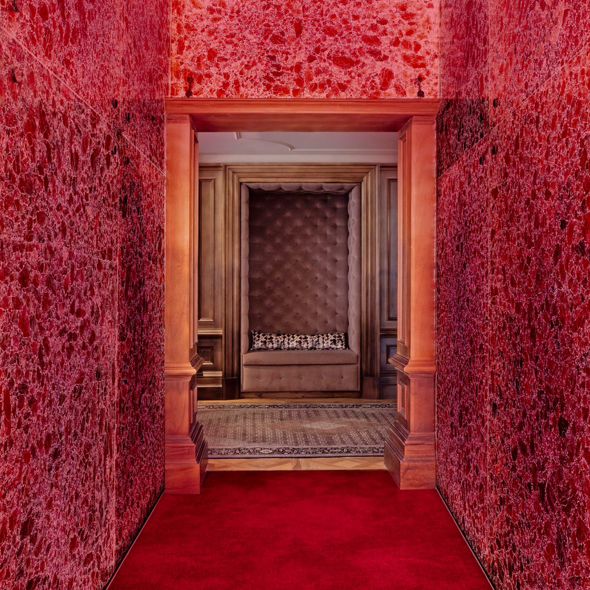 Enjoy the red carpet treatment at Virgin Hotels Edinburgh this winter.🧣❤️

#VirginHotelsEdi | #BookNow | #Christmas