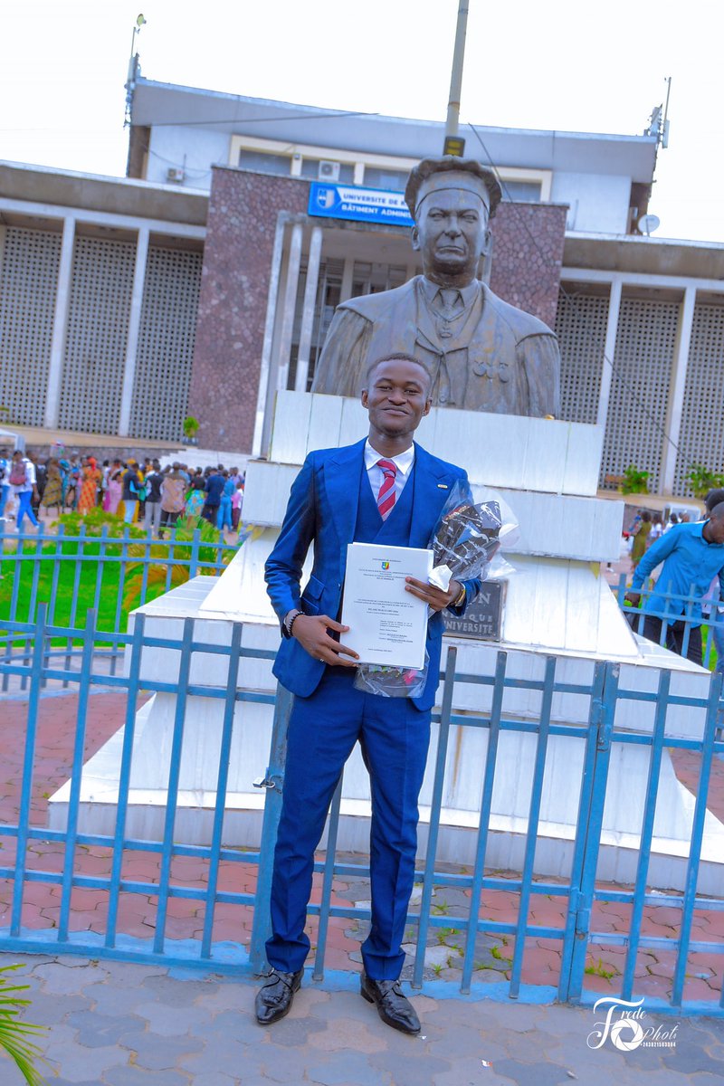 bilare_john's tweet image. Rien n’est tard si la vie prolonge! Après 5 ans d’études à l’université de Kinshasa, suis aujourd’hui licencié en sciences politiques et administratives !  
Jesus-Christ est fidèle !