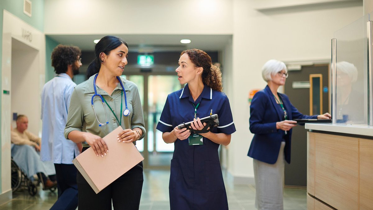 A recent study by our #health researchers in collaboration with @NHSEngland @stayandthrive @HorizonsNHS explores the lived experiences of international #nurses in the first two years post-migration in England. #StayAndThrive Read it here👉hud.ac/qgt