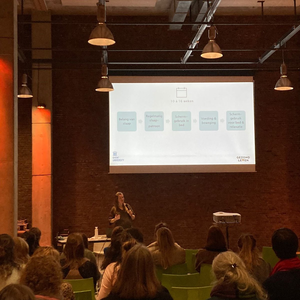 Gisteren gaf ik op het congres van @GezondLevenvzw uitleg over de #gedragsveranderingstechnieken die verwerkt zitten in de #slaap interventie die ik co-creërde met jongeren! Dit nav hun nieuwe waardevolle filtertool voor gedragsveranderingstechnieken: gezondleven.be/gedragsverande…