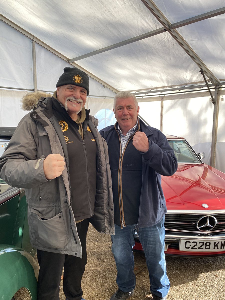 Some famous faces at the car auction today!🥊 @GypsyJohnFury_ 
#gypsyking #tysonfury #johnfury #boxing #boxingchampions #classiccars #classiccar #carauction #carsforsale #carsforsaleuk #classiccarsforsale #classiccarsforsaleuk #hardyclassics