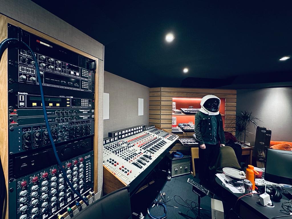 Had a blast helping out on the music for this project with Tom Hanks at Abbey Road Studios – especially on the late-night session on the very last day, when I finally got to dress up as an astronaut. #TheMoonwalkers