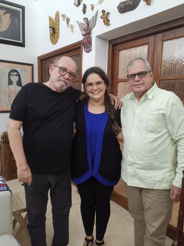Un abrazo fraterno y sinceras felicitaciones al trovador y amigo Silvio Rodríguez en su cumpleaños.

Su poesía ha hecho soñar a millones en este mundo.

Lo distingue su compromiso con  #Cuba y la Revolución.

Salud y muchos éxitos.