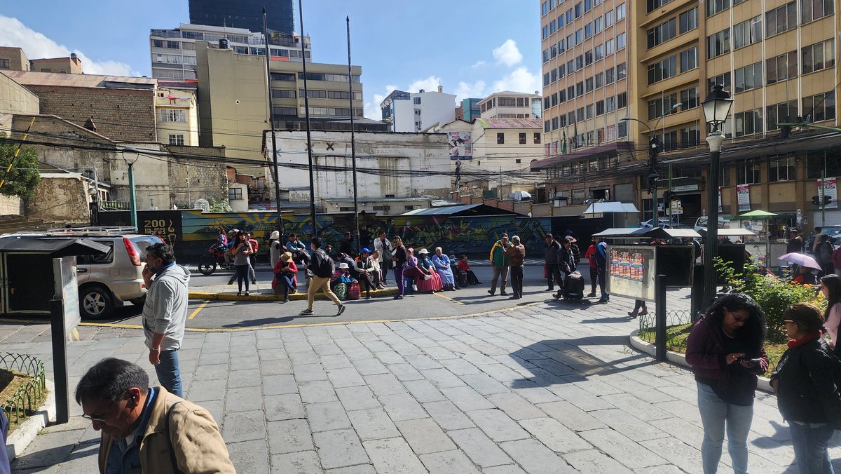 #deÚltimo
Audiencia de alcalde #IvanArias es hoy, ejecutivo se mantiene en alerta, funcionarios y sectores sociales afines a Arias empiezan a rodear Palacio Consistorial, este miércoles los concejales llevarán a cabo Sesión Ordinaria.