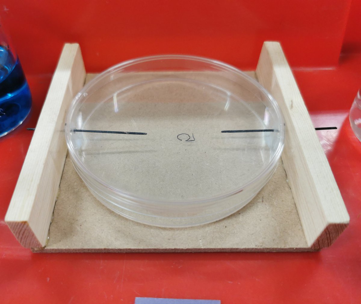 t_saviour's tweet image. Electrolysis first thing this morning @ArkBDA 
Freshly homemade Petri dish setup by the technician team (Thanks to Mr Grayling in DT for cutting the pieces).
@TechnicalChamps 
@TECHOGNITIONUK 
@technicians_mih 
@Gratnells 
@LaBLiFeUK 
@ArkSchools
#science #electrolysis #techs