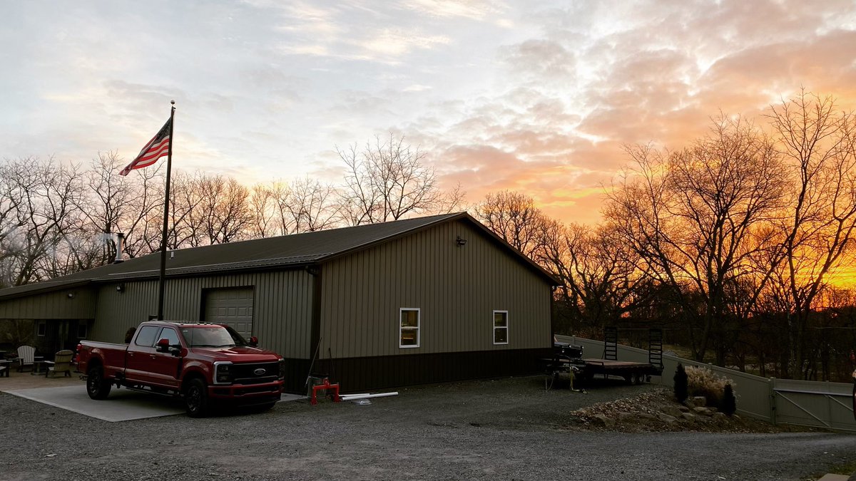MorgansOutdoors's tweet photo. Good Morning!
How are things with you?
.
#outdoorswiththemorgans #owtm #good #morning #outdoors #morgans #sunrise #flag #ford #haveaday https://t.co/R78UzcUMDg