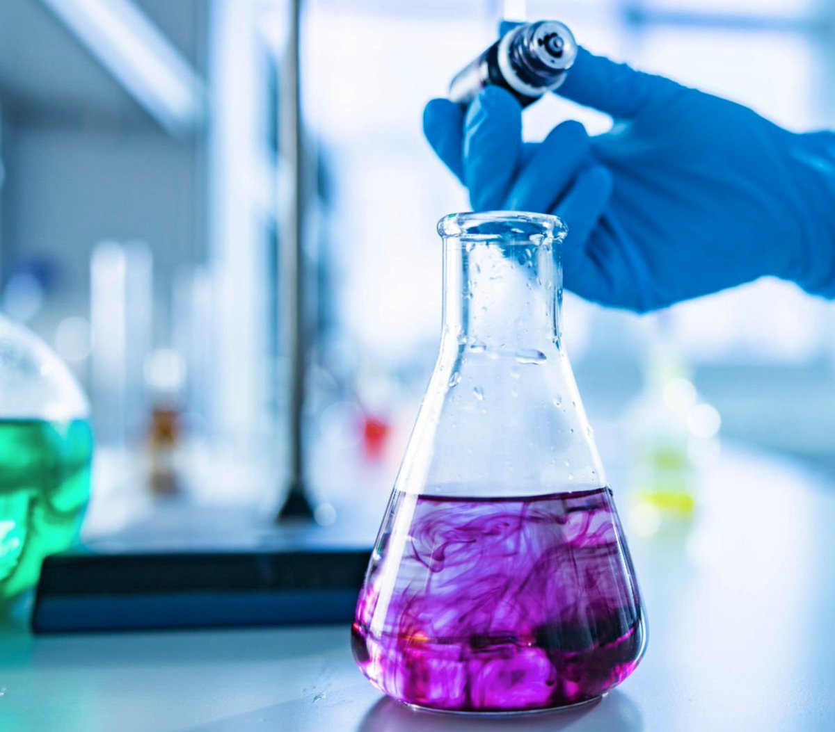 DaceRafael's tweet image. #Testing in #Flutter is not pleasant: normally  we use a mocking library (#Mockito), our tests  are  tied to the implementation details of our code. We refactor a lot and change our code a lot, so we have to change all the tests all the time. This is a lot of work. So many don&apos;t.