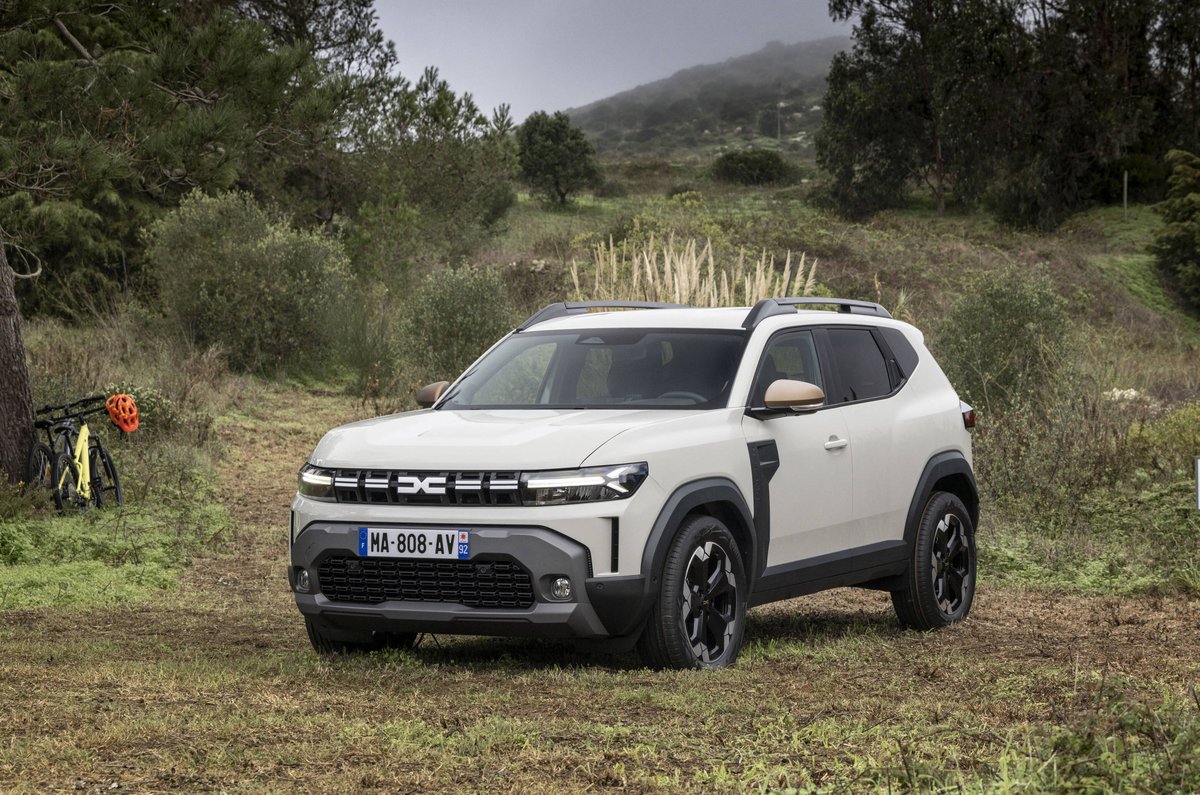 AutoLiveMag's tweet image. 🚨 Voici le nouveau #Dacia Duster 2024 💥

Style entièrement revu, habitacle écoresponsable, technologies de pointe et motorisations hybrides, le SUV progresse à tous les niveaux pour rester au top 🔥

👉👉 auto-live.fr/dacia-duster-2…