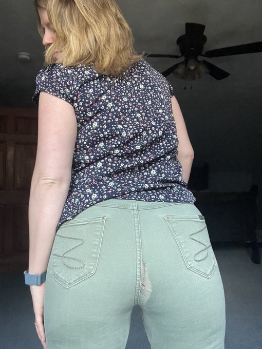 So there I was, trying to leave for work. Pulled my pants over my thick ass and boom! Ripped! Tonight
