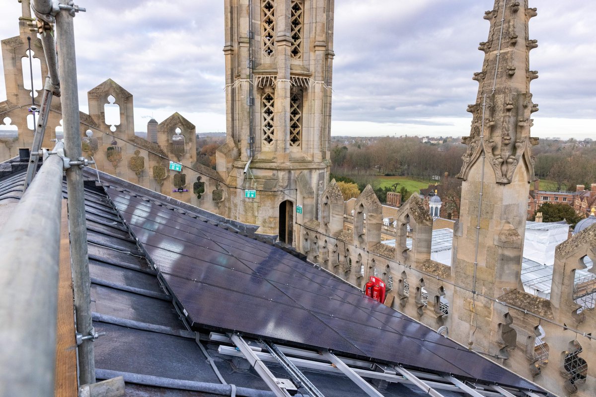 💡 Bright news at @Kings_College! ⚡ King’s College have unveiled new solar panels on the Chapel roof in a historic first that balances preservation with photovoltaic power generation. 👉 Explore a story of conservation, craftsmanship and climate change bit.ly/47ygbeF