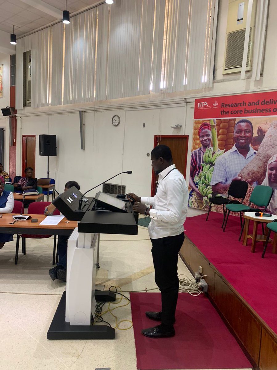 iarsaf_iita's tweet photo. ππ» Presenting both online and onsite: Abegunde, Olayemi, Nwaekpe, Olumayowa, and Zafiarisoa Theresa from Madagascar showcased their oral and poster presentations at #IARSAFSymposium23. A diverse exchange of insights! #ResearchPresentations #AgriculturalStudies
#IITA https://t.co/AGcNyAKngB