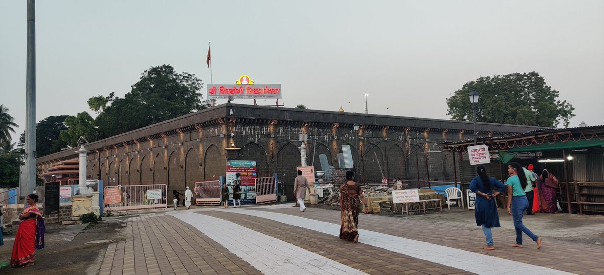 siddukalashetti's tweet photo. सदैव श्रद्धास्थान, आराध्य दैवत 
#शिवयोगी श्री #सिद्धरामेश्वर, #सोलापूर. https://t.co/Zn8w86HPyL