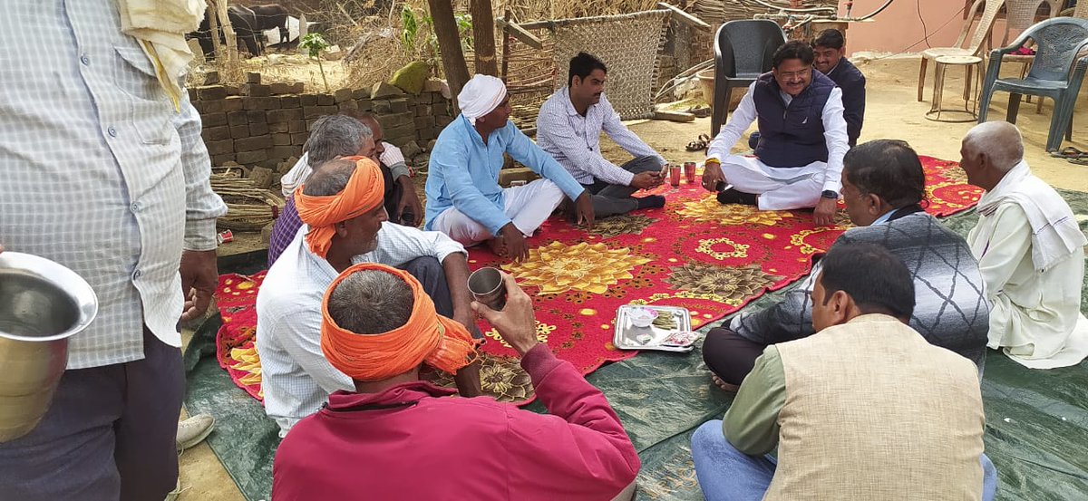 sanjeevbhind's tweet photo. आज भिण्ड विधानसभा क्षेत्र में शोक संतप्त परिवारों के बीच पहुंचकर श्रद्धासुमन अर्पित किए। 
प्रभु श्रीराम से दिवंगत पुण्यात्माओं को अपने श्रीचरणों में स्थान देने की प्रार्थना है। https://t.co/sT1oL4DIe7